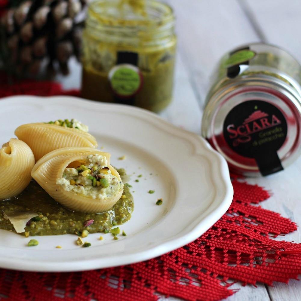 conchiglioni con pesto di pistacchio e ricotta