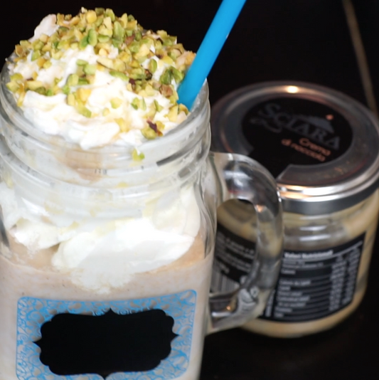 Milkshake con Crema di Nocciola e Granella di Pistacchio - Sciara