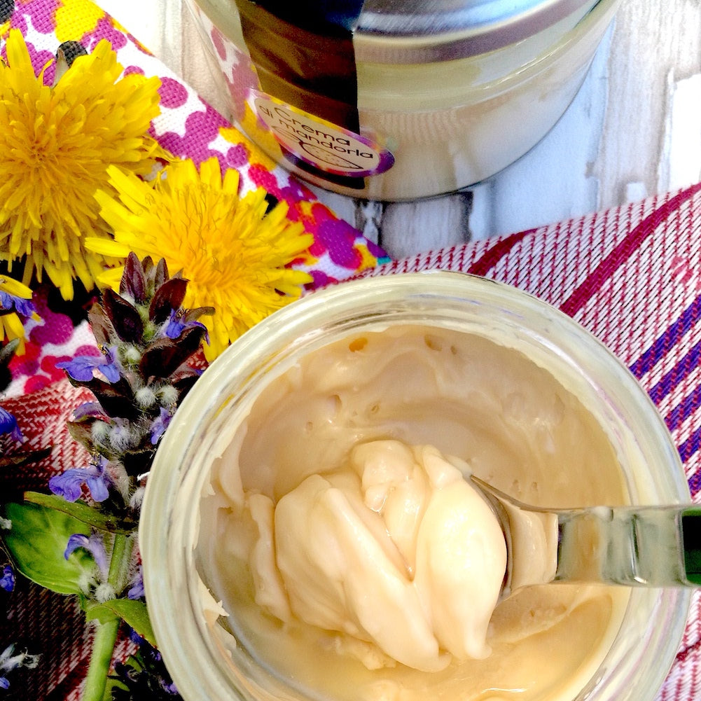 crema spalmabile con mandorle siciliane